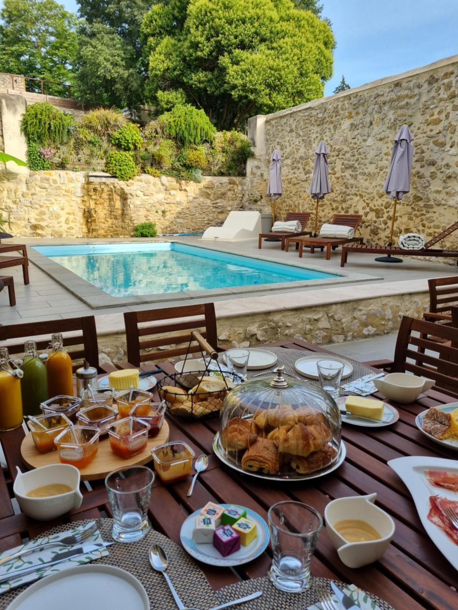 La Maison De Livia, Gite, Chambres Et Table D'Hotes, Entre Uzes Et Nimes Sauzet  Exterior foto